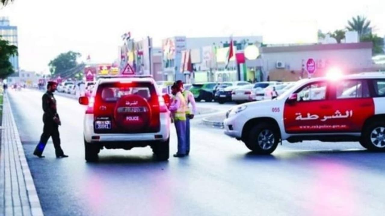 യുഎഇയില് ഇന്ന് പൊലീസിന്റെ ഫീല്ഡ് പരിശീലനം; ദൃശ്യങ്ങള് പകര്ത്തരുതെന്ന് പൊതുജനങ്ങള്ക്ക് മുന്നറിയിപ്പ് യുഎഇയില് ഇന്ന് പൊലീസിന്റെ ഫീല്ഡ് പരിശീലനം; ദൃശ്യങ്ങള് പകര്ത്തരുതെന്ന് പൊതുജനങ്ങള്ക്ക് മുന്നറിയിപ്പ്