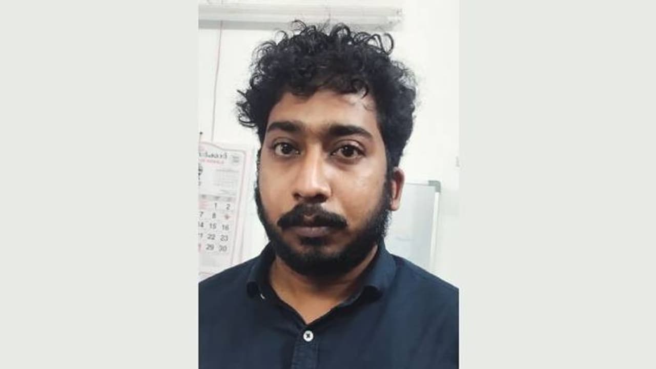 ഇൻസ്റ്റഗ്രാമിൽ വ്യാജ അക്കൌണ്ട് നിർമ്മിച്ച് വിദ്യാർത്ഥിയെ അപമാനിച്ചു, യുവാവ് പിടിയിൽ ഇൻസ്റ്റഗ്രാമിൽ വ്യാജ അക്കൌണ്ട് നിർമ്മിച്ച് വിദ്യാർത്ഥിയെ അപമാനിച്ചു, യുവാവ് പിടിയിൽ