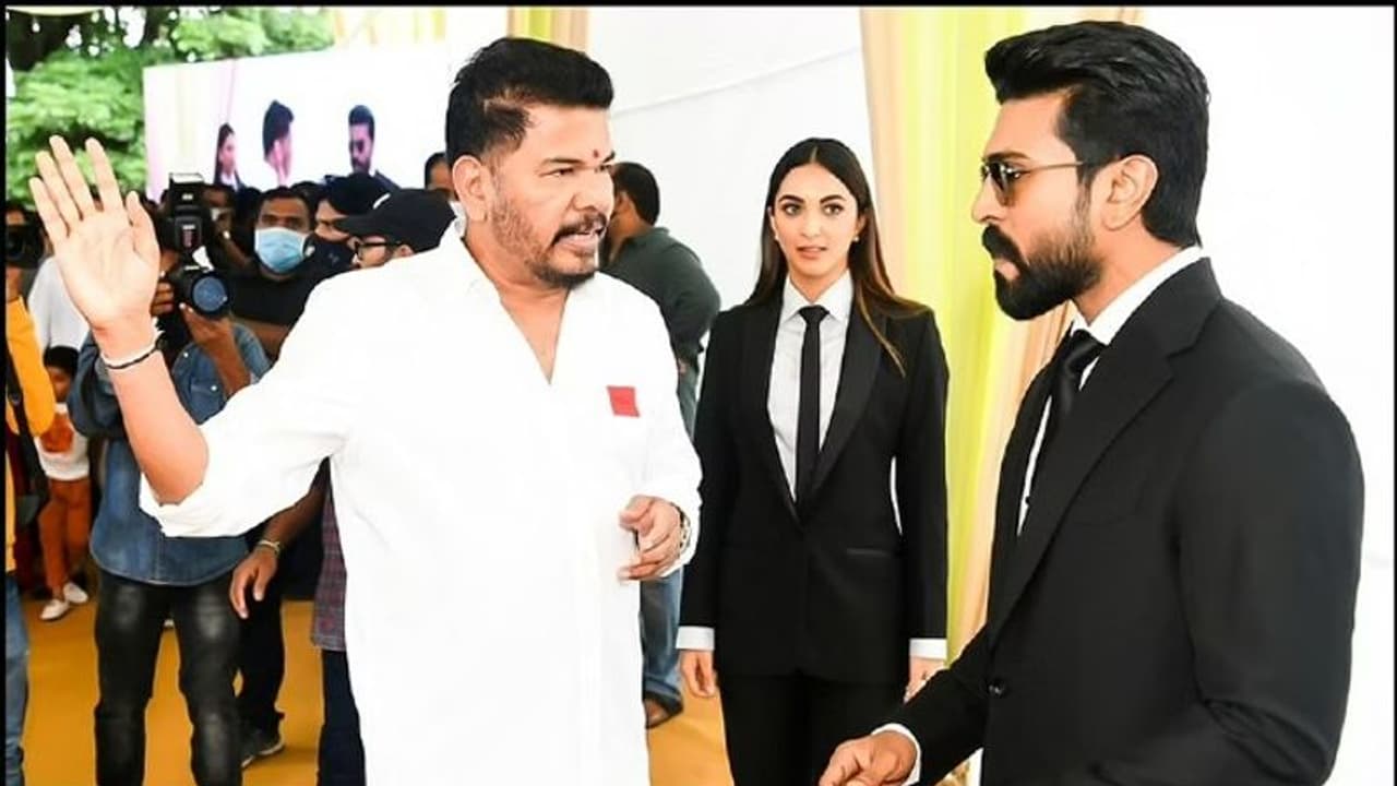 భారీ యాక్షన్ సీక్వెన్స్ షూటింగ్ లో రామ్ చరణ్, సినిమాకే హైలెట్ కాబోతుందట..? భారీ యాక్షన్ సీక్వెన్స్ షూటింగ్ లో రామ్ చరణ్, సినిమాకే హైలెట్ కాబోతుందట..?