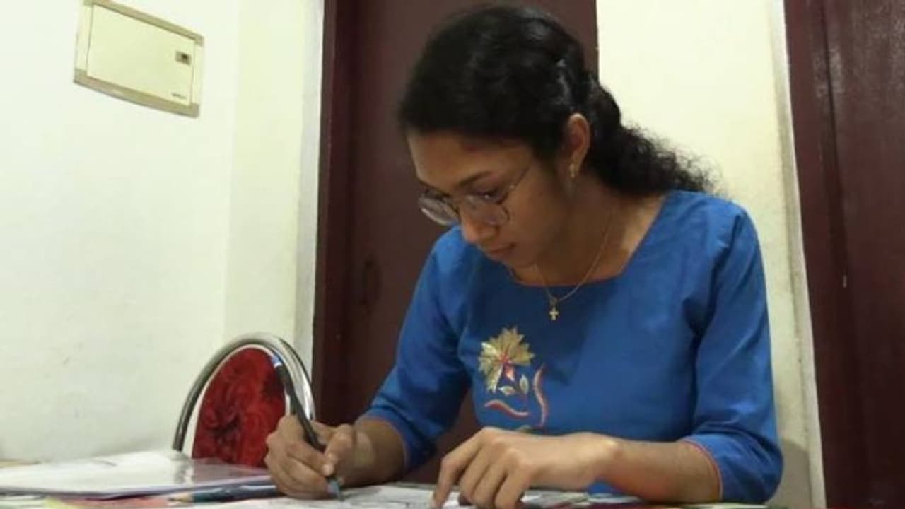 മണിക്കൂറിൽ 50 ലേറെ ചിത്രങ്ങൾ വരയ്ക്കും, വേഗതകൊണ്ട് അത്ഭുതം സൃഷ്ടിച്ച് നിസു മണിക്കൂറിൽ 50 ലേറെ ചിത്രങ്ങൾ വരയ്ക്കും, വേഗതകൊണ്ട് അത്ഭുതം സൃഷ്ടിച്ച് നിസു