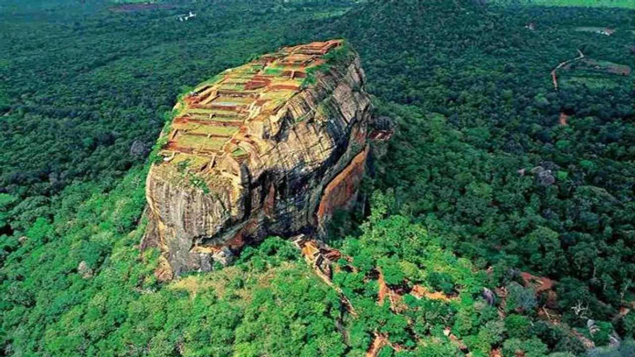 இலங்கை செல்லும் இந்திய சுற்றுலாப் பயணிகள் இனி இந்திய ரூபாயில் பணம் செலுத்தலாம்.. இலங்கை செல்லும் இந்திய சுற்றுலாப் பயணிகள் இனி இந்திய ரூபாயில் பணம் செலுத்தலாம்..