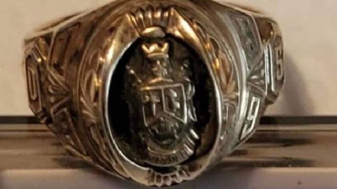 53 വർഷങ്ങൾക്ക് മുമ്പ് കാണാതായ മോതിരം അപ്രതീക്ഷിതമായി തിരികെ 53 വർഷങ്ങൾക്ക് മുമ്പ് കാണാതായ മോതിരം അപ്രതീക്ഷിതമായി തിരികെ