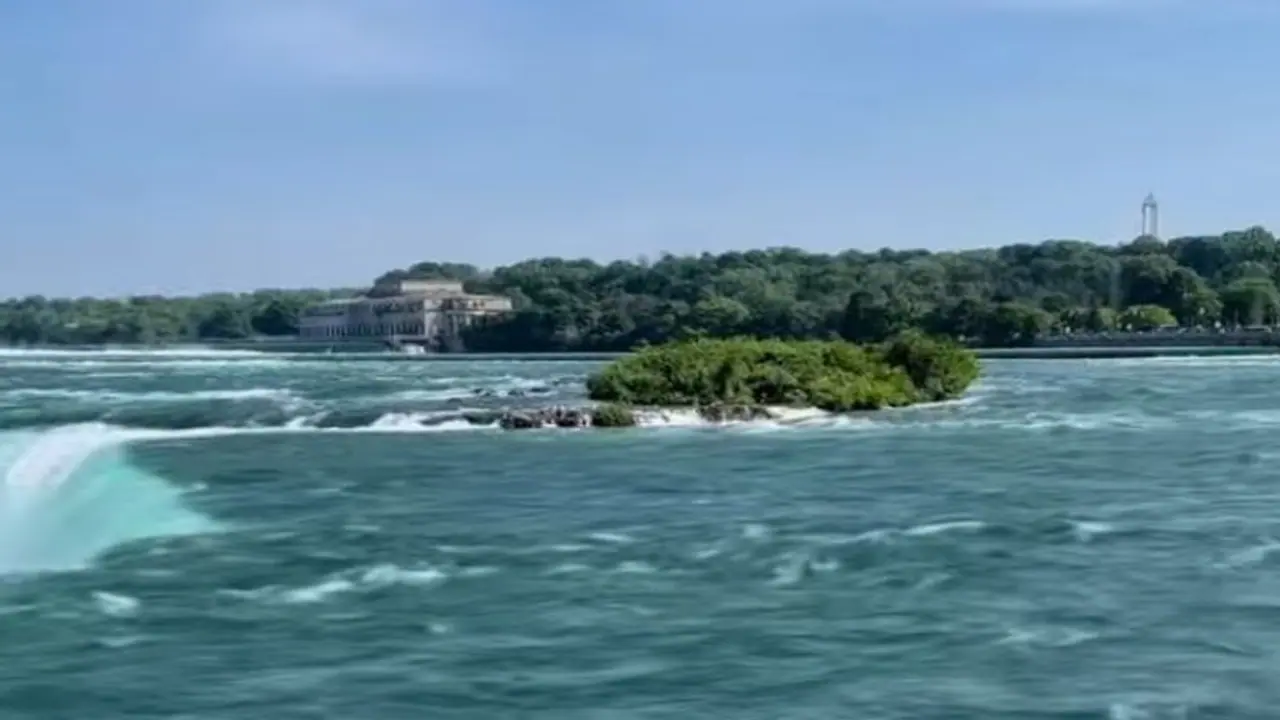 नियाग्रा फॉल्स का अद्भुत नजारा: वायरल हुआ वीडियो, अब तक 3 करोड़ बार देखा गया नियाग्रा फॉल्स का अद्भुत नजारा: वायरल हुआ वीडियो, अब तक 3 करोड़ बार देखा गया