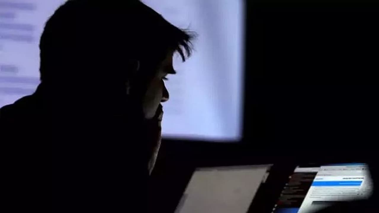 40 हजार के चक्कर में गंवा बैठे 12 हजार, कहीं आप भी तो ऑनलाइन शॉपिंग में नहीं कर रहे ऐसी गलती 40 हजार के चक्कर में गंवा बैठे 12 हजार, कहीं आप भी तो ऑनलाइन शॉपिंग में नहीं कर रहे ऐसी गलती