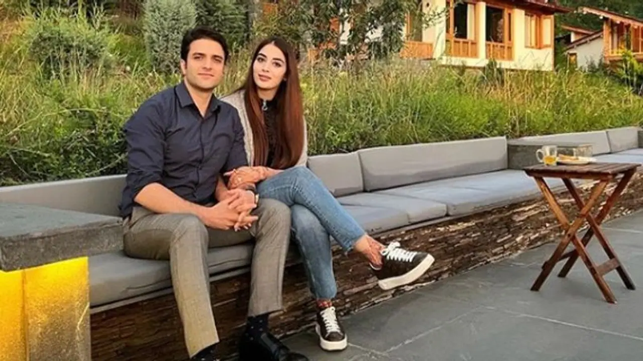 टीना डाबी के EX हसबैंड IAS अतहर आमिर बेहद रोमांटिक, देखिए मंगेतर की बाहों में बाहें डाले आए नजर टीना डाबी के EX हसबैंड IAS अतहर आमिर बेहद रोमांटिक, देखिए मंगेतर की बाहों में बाहें डाले आए नजर