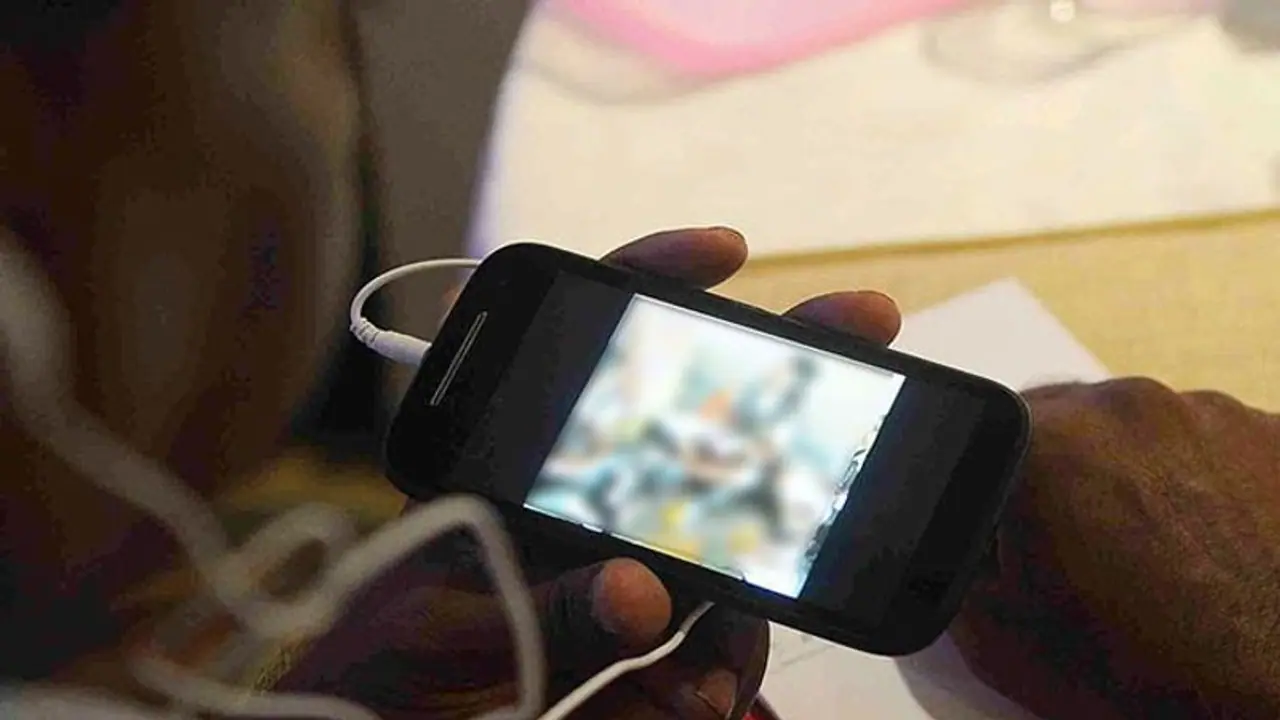 ವಿದ್ಯಾರ್ಥಿನಿ ಮೇಲೆ ಅತ್ಯಾಚಾರವೆಸಗಿ, ಅದನ್ನ ವಿಡಿಯೋ ಮಾಡಿ ಕಿರುಕುಳ ನೀಡುತ್ತಿದ್ದವ ಅಂದರ್ ವಿದ್ಯಾರ್ಥಿನಿ ಮೇಲೆ ಅತ್ಯಾಚಾರವೆಸಗಿ, ಅದನ್ನ ವಿಡಿಯೋ ಮಾಡಿ ಕಿರುಕುಳ ನೀಡುತ್ತಿದ್ದವ ಅಂದರ್