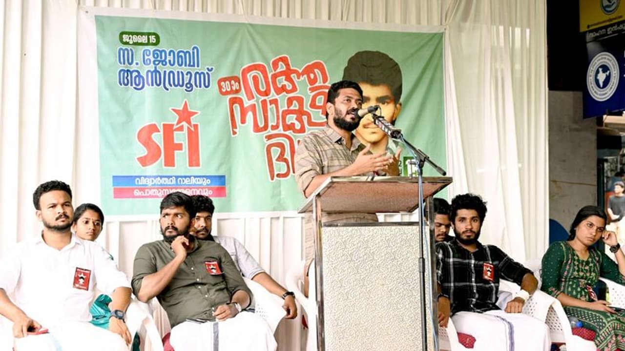 ആർഎസ്എസ് നേരിട്ട് ചെയ്തത് കോൺഗ്രസ് പ്രതീകാത്മകമായി ചെയ്യുന്നു: എസ്എഫ്ഐ അഖിലേന്ത്യ പ്രസിഡന്റ് വിപി സാനു