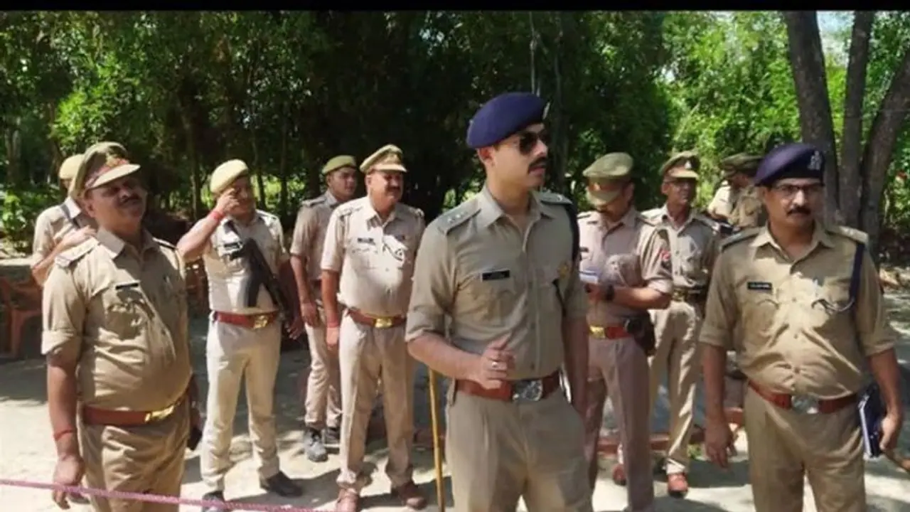 पति ने पत्नी और छोटे भाई की हत्या के बाद गड़ासे से पिता को किया घायल, वजह जानकर पूरे इलाके में मचा हड़कंप पति ने पत्नी और छोटे भाई की हत्या के बाद गड़ासे से पिता को किया घायल, वजह जानकर पूरे इलाके में मचा हड़कंप