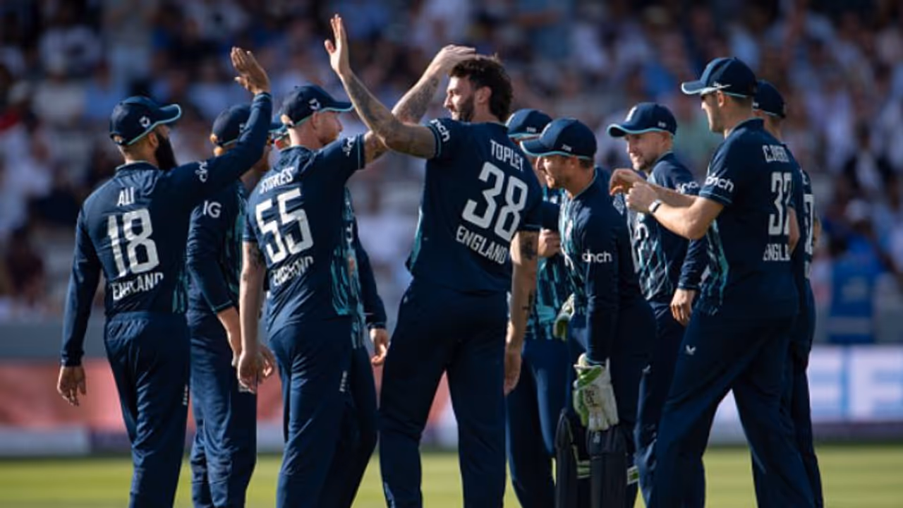 ম্য়াঞ্চেস্টারে সিরিজ নির্ণায়ক ম্যাচের আগেই ৩ ক্রিকেটারকে ছেড়ে দিল ইংল্যান্ড, কারণটা কী ম্য়াঞ্চেস্টারে সিরিজ নির্ণায়ক ম্যাচের আগেই ৩ ক্রিকেটারকে ছেড়ে দিল ইংল্যান্ড, কারণটা কী