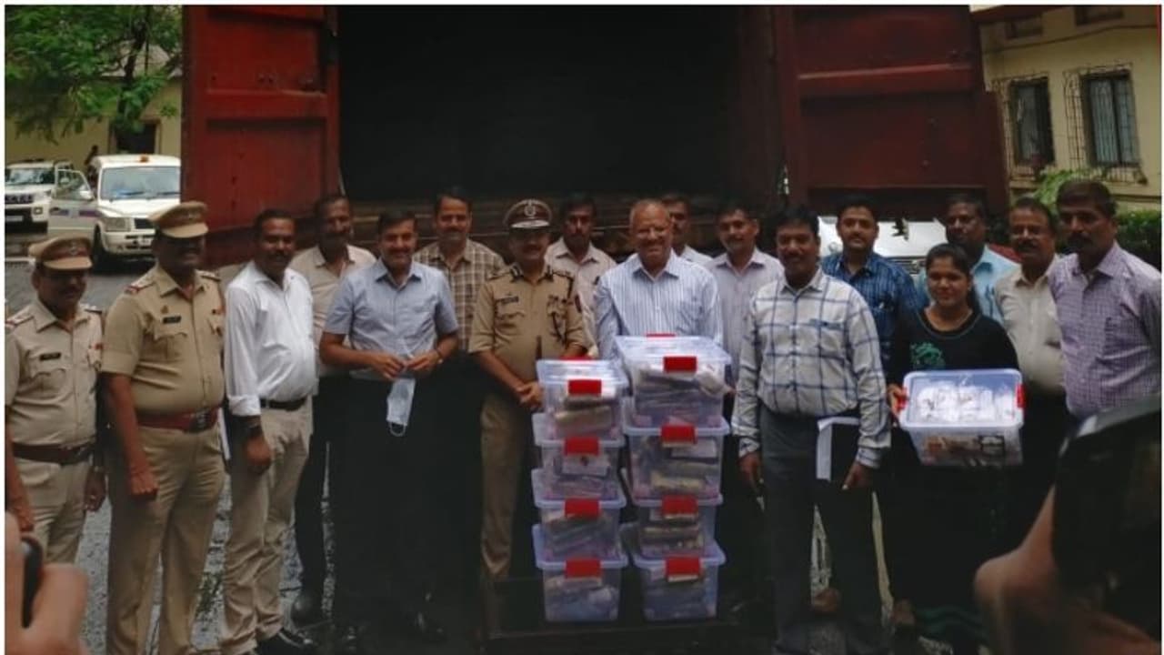 നവിമുംബൈയിൽ വൻ ലഹരി വേട്ട; 365 കോടി വിലവരുന്ന 72 കിലോ ഹെറോയിന് പിടികൂടി നവിമുംബൈയിൽ വൻ ലഹരി വേട്ട; 365 കോടി വിലവരുന്ന 72 കിലോ ഹെറോയിന് പിടികൂടി