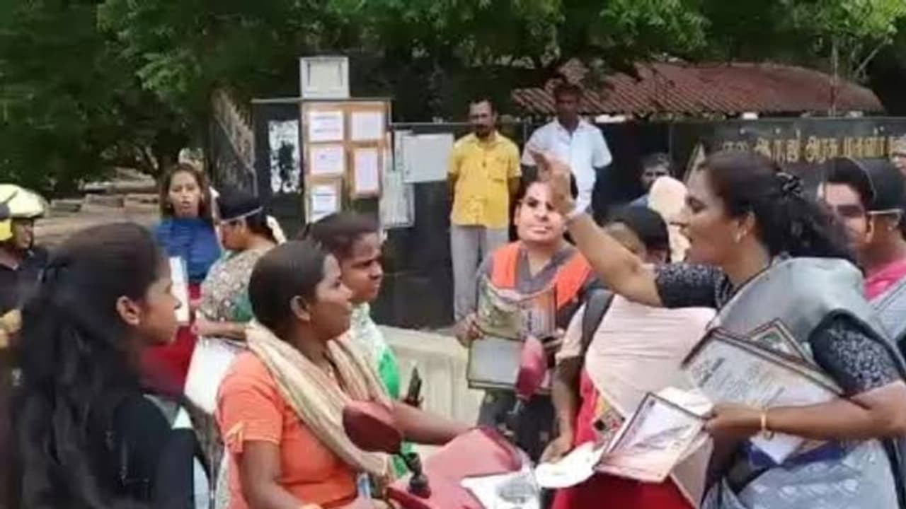 அண்ணாமலையுடன் செல்பியா.?? வேறு வேலைய பாருங்க.. பாஜகவினருடன் வாக்கு வாதத்தில் ஈடுபட்ட மாணவிகள். 