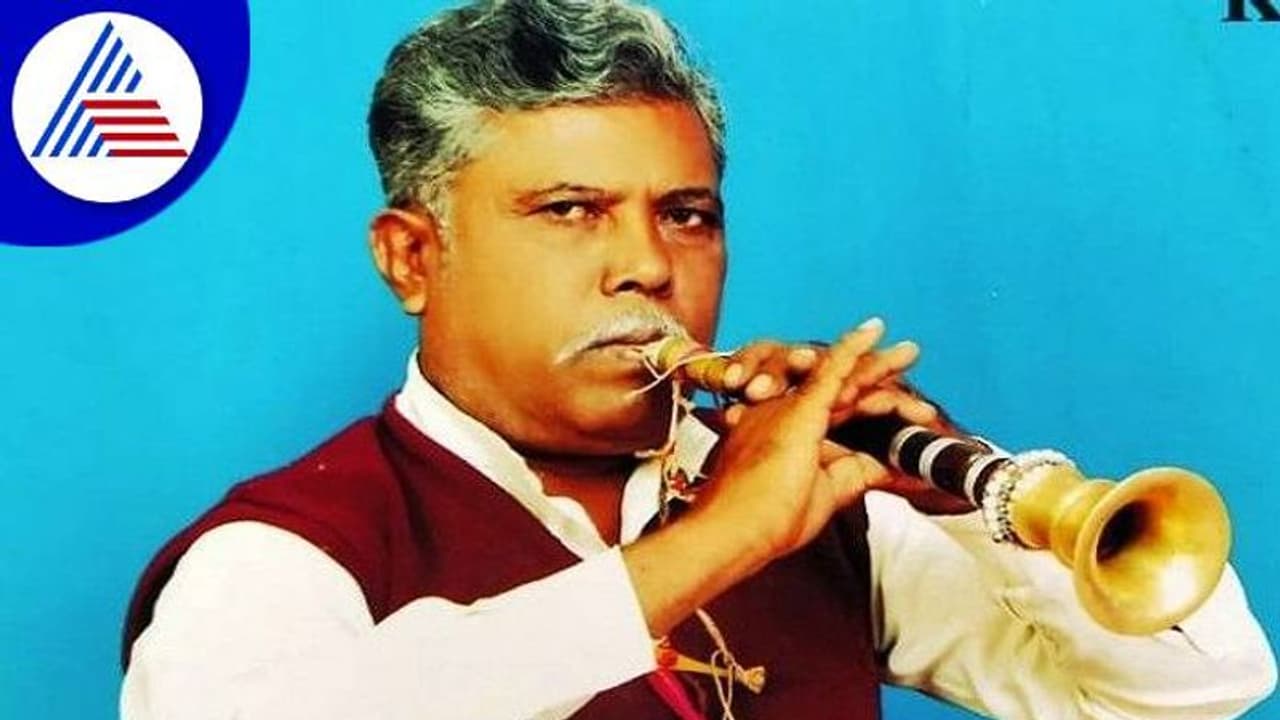 ಕೂಡ್ಲಿಗಿಯಲ್ಲೊಬ್ಬ ಸನಾದಿ ಅಪ್ಪಣ್ಣ: ಬಿಸ್ಮಿಲ್ಲಾ ಖಾನ್ ನೆನಪಿಸುವ ಮೊರಬದ ವೀರಪ್ಪ..! ಕೂಡ್ಲಿಗಿಯಲ್ಲೊಬ್ಬ ಸನಾದಿ ಅಪ್ಪಣ್ಣ: ಬಿಸ್ಮಿಲ್ಲಾ ಖಾನ್ ನೆನಪಿಸುವ ಮೊರಬದ ವೀರಪ್ಪ..!