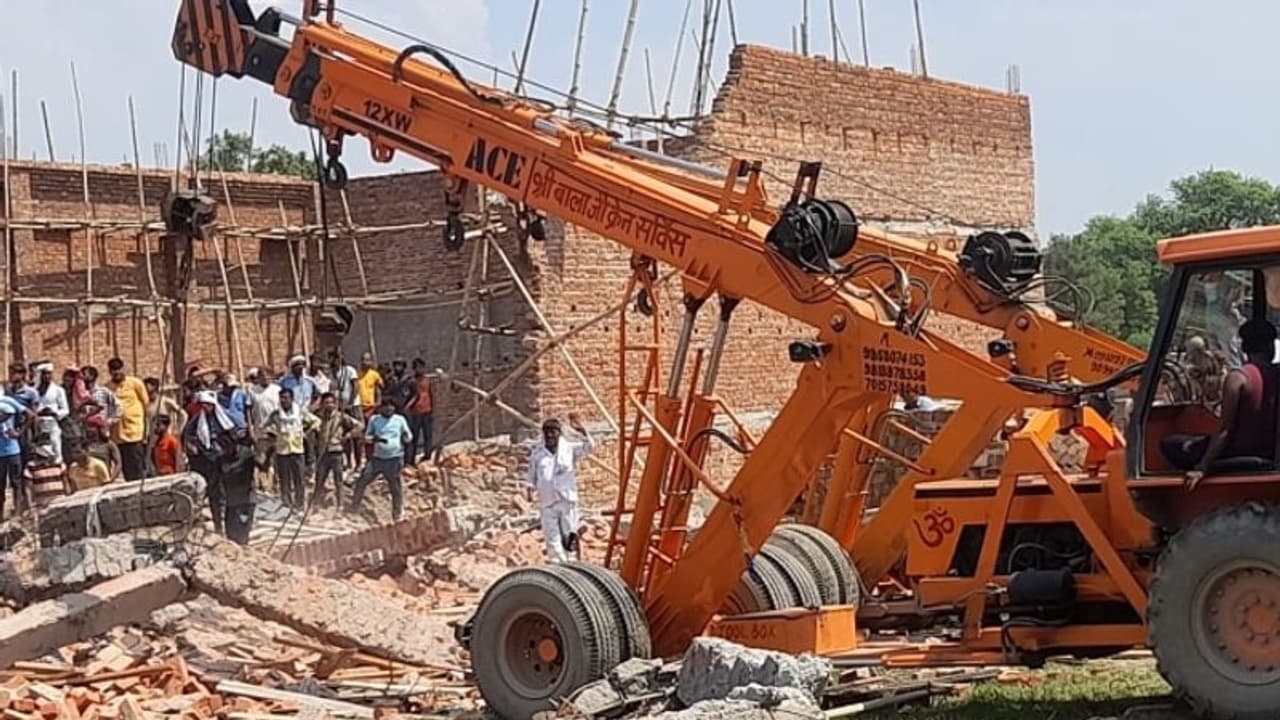 ദില്ലിയിൽ ഗോഡൗൺ ചുമരിടിഞ്ഞ് 5 പേർ മരിച്ച സംഭവം, രണ്ടുപേർ അറസ്റ്റിൽ