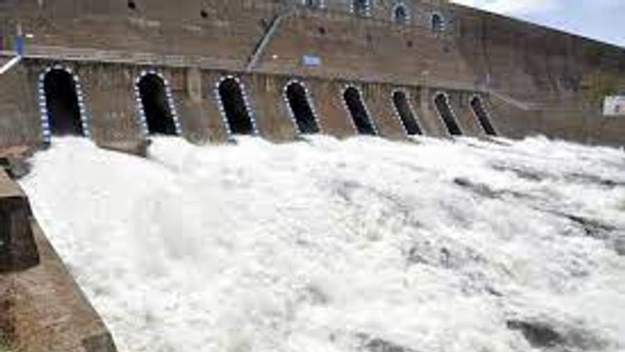 நிரம்பி வழியும் மேட்டூர் அணை.. உபரி நீர் வெளியேற்றம் அதிகரிப்பு.. 16 மாவட்டங்களுக்கு வெள்ள அபாய எச்சரிக்கை.. நிரம்பி வழியும் மேட்டூர் அணை.. உபரி நீர் வெளியேற்றம் அதிகரிப்பு.. 16 மாவட்டங்களுக்கு வெள்ள அபாய எச்சரிக்கை..