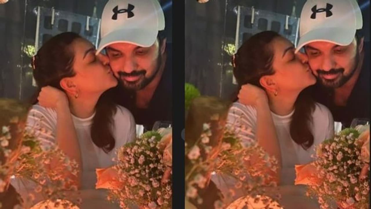 பீச் பேபியாக மாறிய காஜல் மகன்... தொப்பை தொந்தியோடு அடையாளம் தெரியாமல் மாறி வீடியோ வெளியிட்ட நடிகை! பீச் பேபியாக மாறிய காஜல் மகன்... தொப்பை தொந்தியோடு அடையாளம் தெரியாமல் மாறி வீடியோ வெளியிட்ட நடிகை!