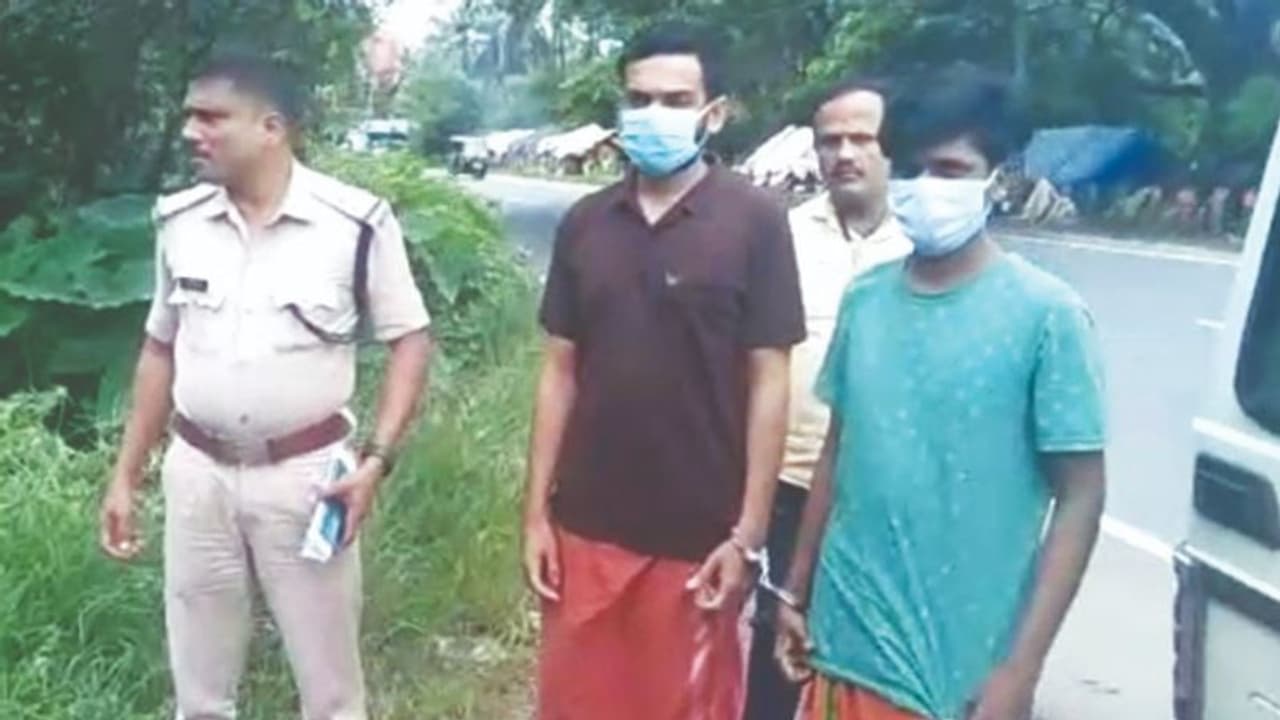 കഞ്ചാവ് കച്ചവടം പൊലീസിനെ അറിയിച്ചു, യുവാവിന് ക്രൂരമര്‍ദനം: പ്രതികള്‍ പിടിയില്‍