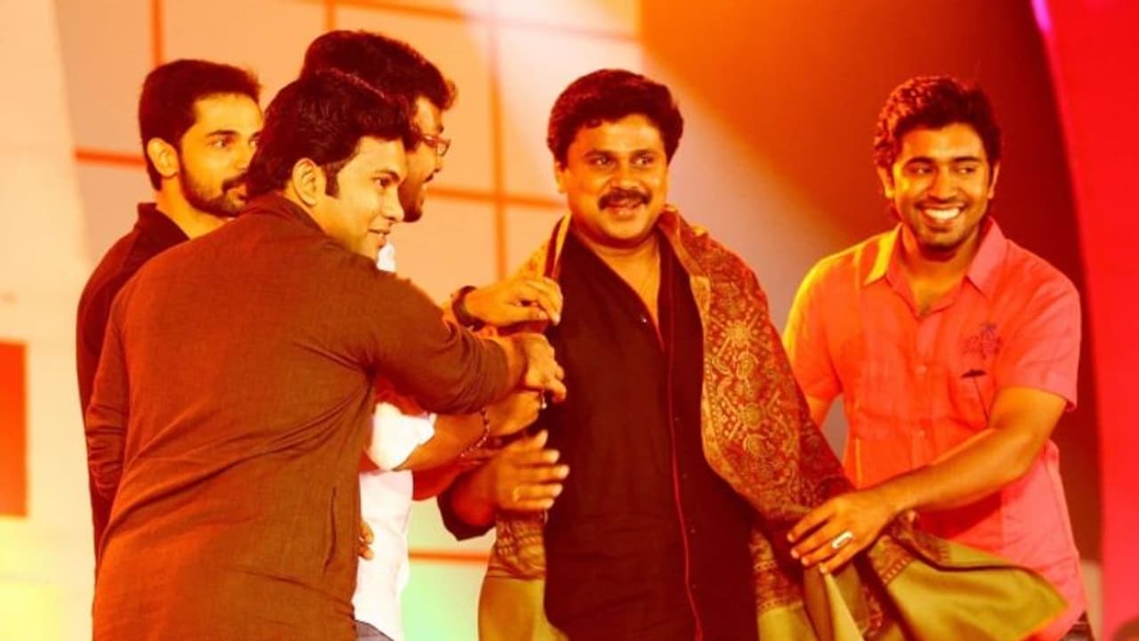 'മലർവാടിക്കൂട്ടം' സ്ക്രീനിൽ എത്തിയിട്ട് 12 വർഷം; സന്തോഷം പങ്കുവച്ച് അജുവും നിവിനും