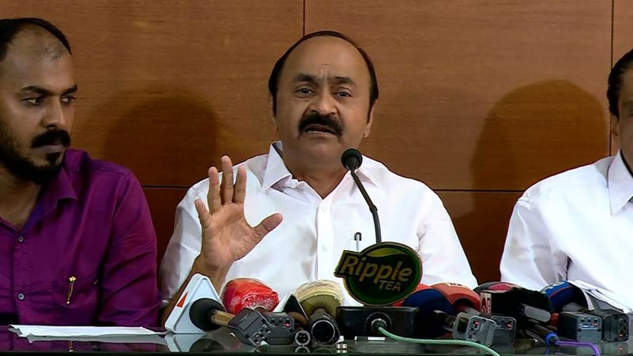 മുഖ്യമന്ത്രിക്ക് ചന്ദ്രശേഖരനെ കൊന്നിട്ടും തീരാത്ത പക, കെകെ രമയെ യുഡിഎഫ് സംരക്ഷിക്കും: വിഡി സതീശൻ മുഖ്യമന്ത്രിക്ക് ചന്ദ്രശേഖരനെ കൊന്നിട്ടും തീരാത്ത പക, കെകെ രമയെ യുഡിഎഫ് സംരക്ഷിക്കും: വിഡി സതീശൻ