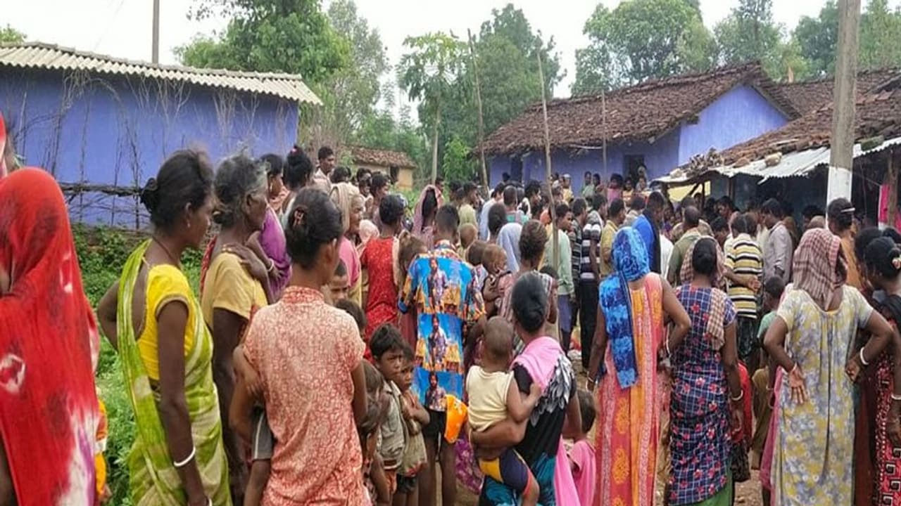 झारखंड में बाहर निकली महिला अचनाक चिल्लाने लगी, रात में देखने निकला पति भी मरा