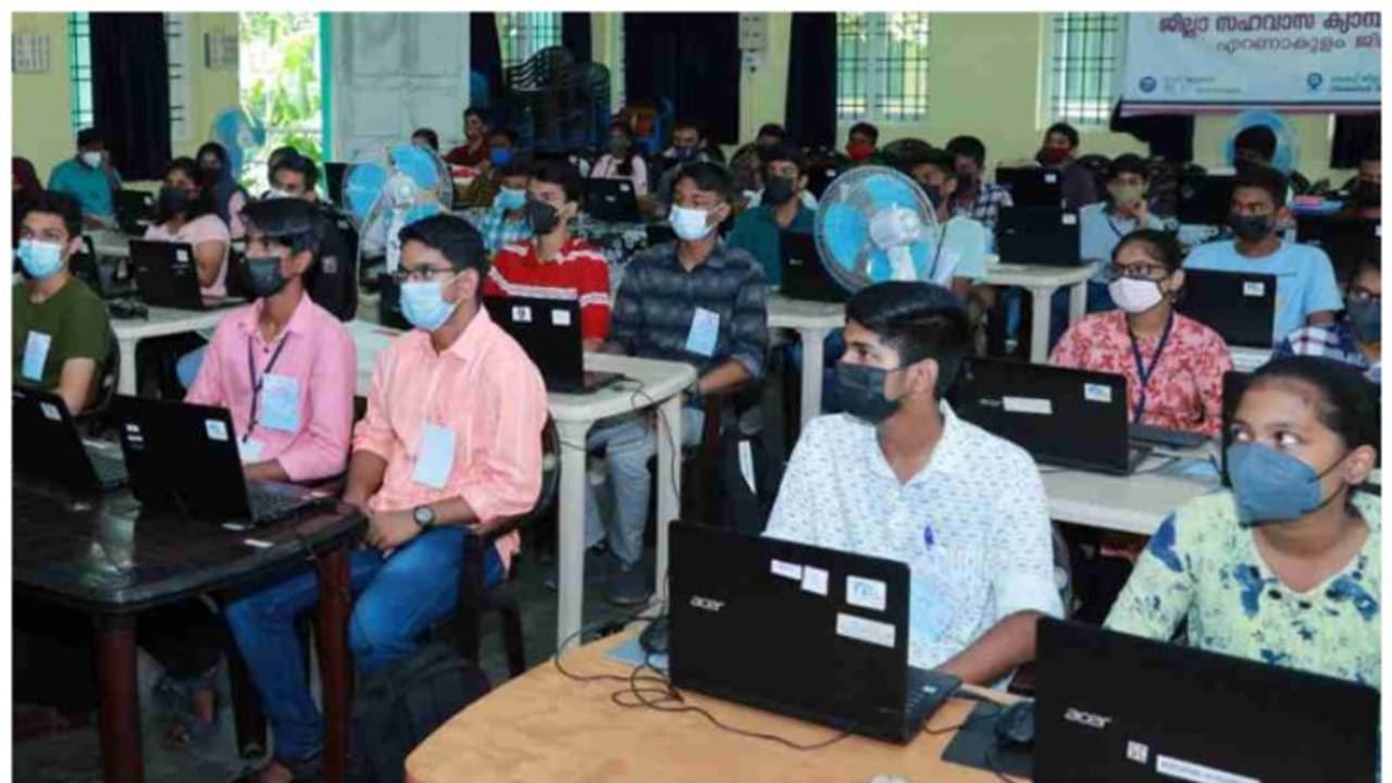 ലിറ്റിൽ കൈറ്റ്സ് ക്യാംപ്; റോബോട്ടിക്സ്, ഹോം ഓട്ടോമേഷന്; ഈ വര്ഷം ഹൈസ്കൂളുകളില് റോബോട്ടിക് ലാബുകള് ലിറ്റിൽ കൈറ്റ്സ് ക്യാംപ്; റോബോട്ടിക്സ്, ഹോം ഓട്ടോമേഷന്; ഈ വര്ഷം ഹൈസ്കൂളുകളില് റോബോട്ടിക് ലാബുകള്
