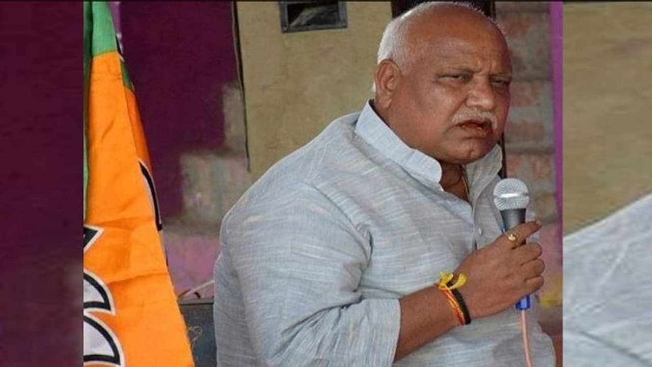 अधिकारियों से खफा हुए बीजेपी के सांसद, कहा कमिश्नर और डीएम की निगाह में हमारा कोई मतलब ही नहीं अधिकारियों से खफा हुए बीजेपी के सांसद, कहा कमिश्नर और डीएम की निगाह में हमारा कोई मतलब ही नहीं