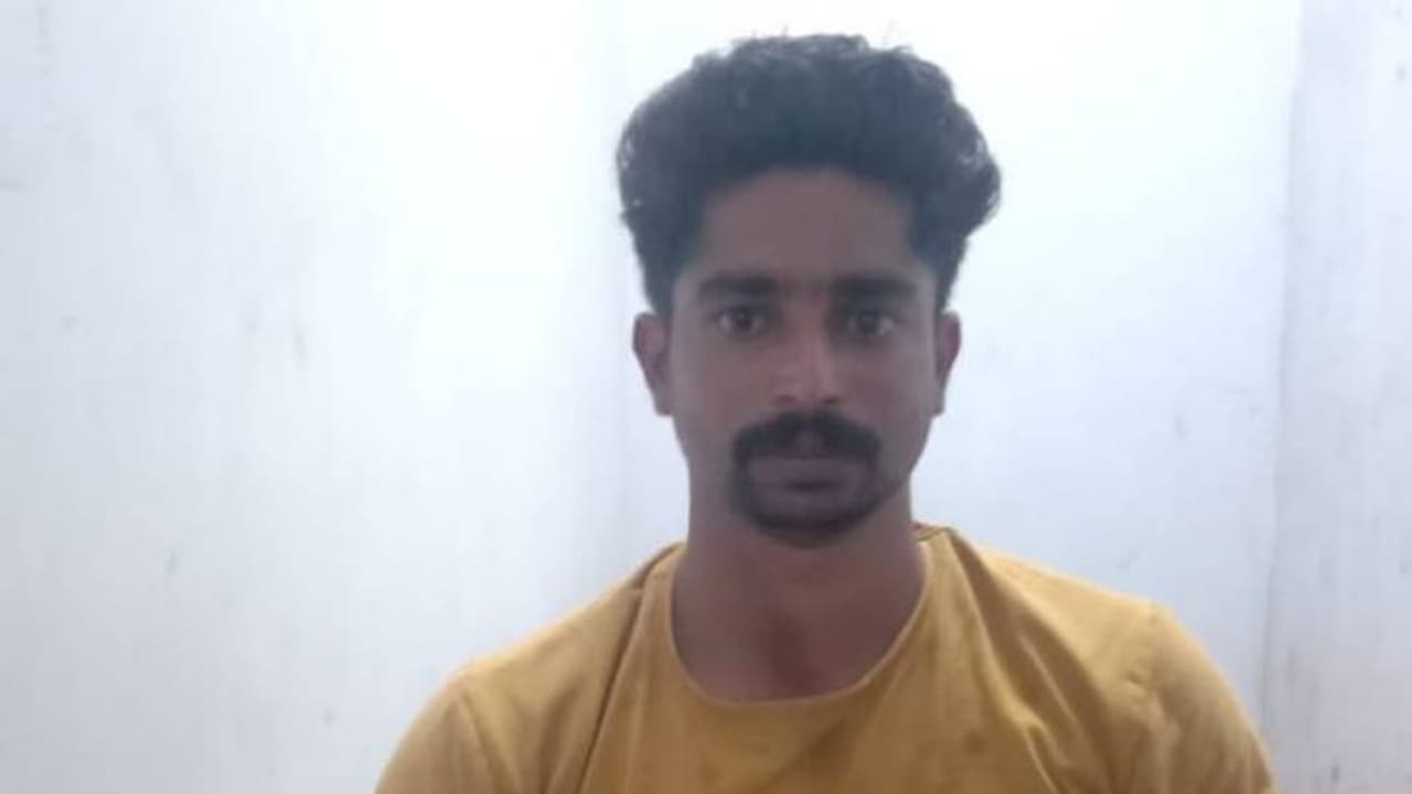 കോഴിക്കോട് മൂന്ന് കിലോ കഞ്ചാവുമായി ഒരാൾ പിടിയിൽ കോഴിക്കോട് മൂന്ന് കിലോ കഞ്ചാവുമായി ഒരാൾ പിടിയിൽ