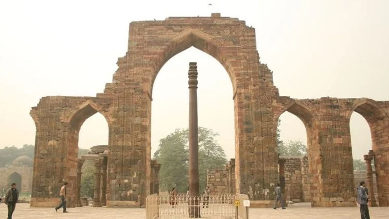 കുത്തബ് മിനാറിലെ തുരുമ്പു പിടിക്കാത്ത ഇരുമ്പുതൂണ്; ആ രഹസ്യം പുറത്ത്! കുത്തബ് മിനാറിലെ തുരുമ്പു പിടിക്കാത്ത ഇരുമ്പുതൂണ്; ആ രഹസ്യം പുറത്ത്!