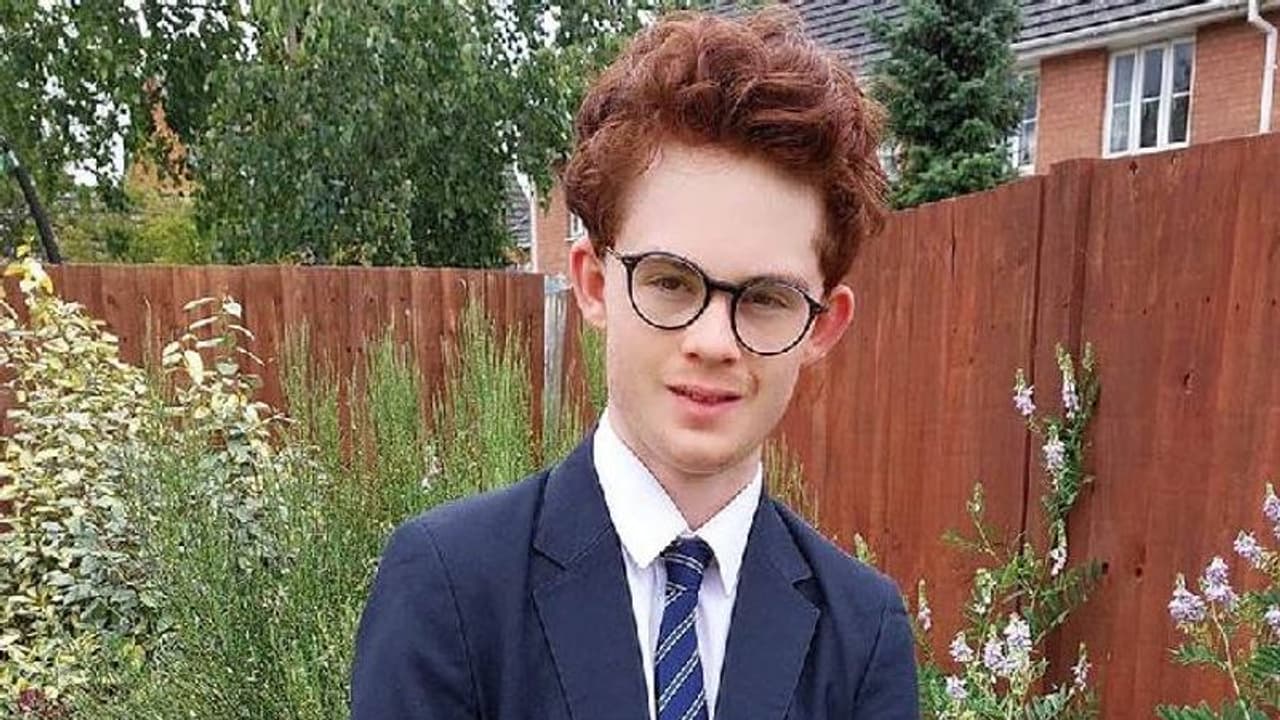 12 കൊല്ലത്തിനിടയിൽ ഒറ്റ ക്ലാസ് പോലും മുടക്കിയില്ല, അറ്റൻഡൻസ് 100 ശതമാനം! 12 കൊല്ലത്തിനിടയിൽ ഒറ്റ ക്ലാസ് പോലും മുടക്കിയില്ല, അറ്റൻഡൻസ് 100 ശതമാനം!