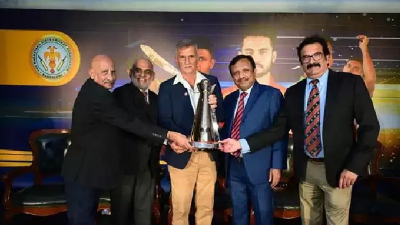 ಮಹಾರಾಜ ಟ್ರೋಫಿ: KSCA ಹೊಸ ಟಿ20 ಲೀಗ್ ಟೂರ್ನಿಗೆ ವೇಳಾಪಟ್ಟಿ ಫಿಕ್ಸ್ ಮಹಾರಾಜ ಟ್ರೋಫಿ: KSCA ಹೊಸ ಟಿ20 ಲೀಗ್ ಟೂರ್ನಿಗೆ ವೇಳಾಪಟ್ಟಿ ಫಿಕ್ಸ್