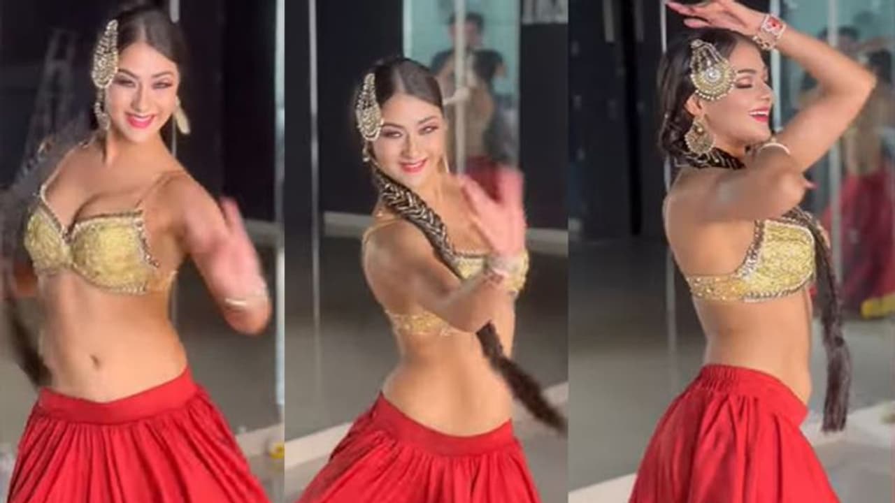 नम्रता मल्ला ने ब्रा और रेड लहंगा पहनकर किया डांडिया डांस, एक चूक से सामने आ गया वीडियो शूट कराने का तरीका नम्रता मल्ला ने ब्रा और रेड लहंगा पहनकर किया डांडिया डांस, एक चूक से सामने आ गया वीडियो शूट कराने का तरीका