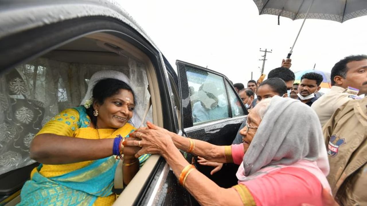 இரண்டு மாநில ஆளுநராக இருந்த தமிழிசைக்கு கார் இல்லையா.? சொத்து மதிப்பு என்ன தெரியுமா.? வெளியான பட்டியல் இதோ