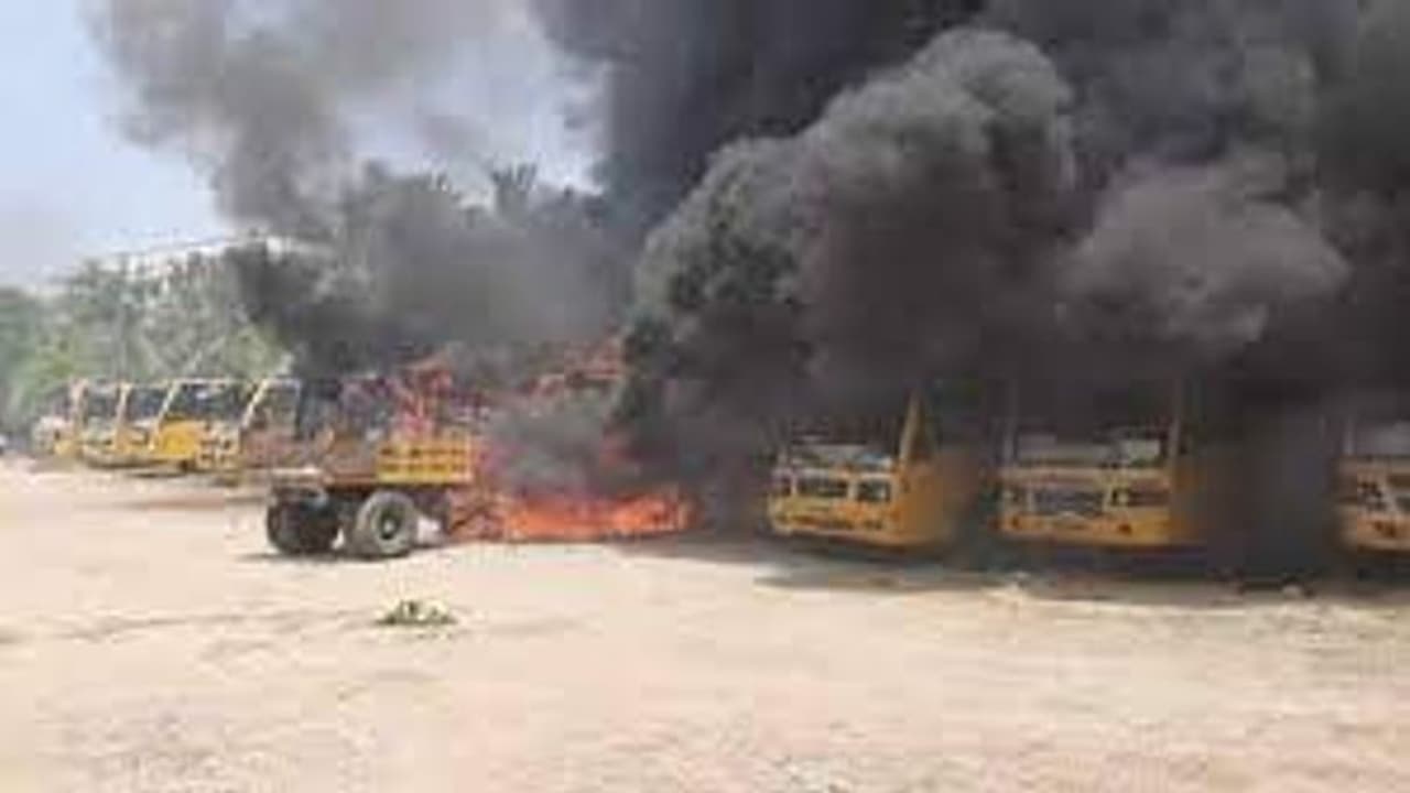 கள்ளக்குறிச்சி வன்முறை திட்டமிட்டு நடத்தப்பட்டது.. டிசியை எரித்தது ஏன்..? சரமாரி கேள்விகளை எழுப்பிய நீதிபதி