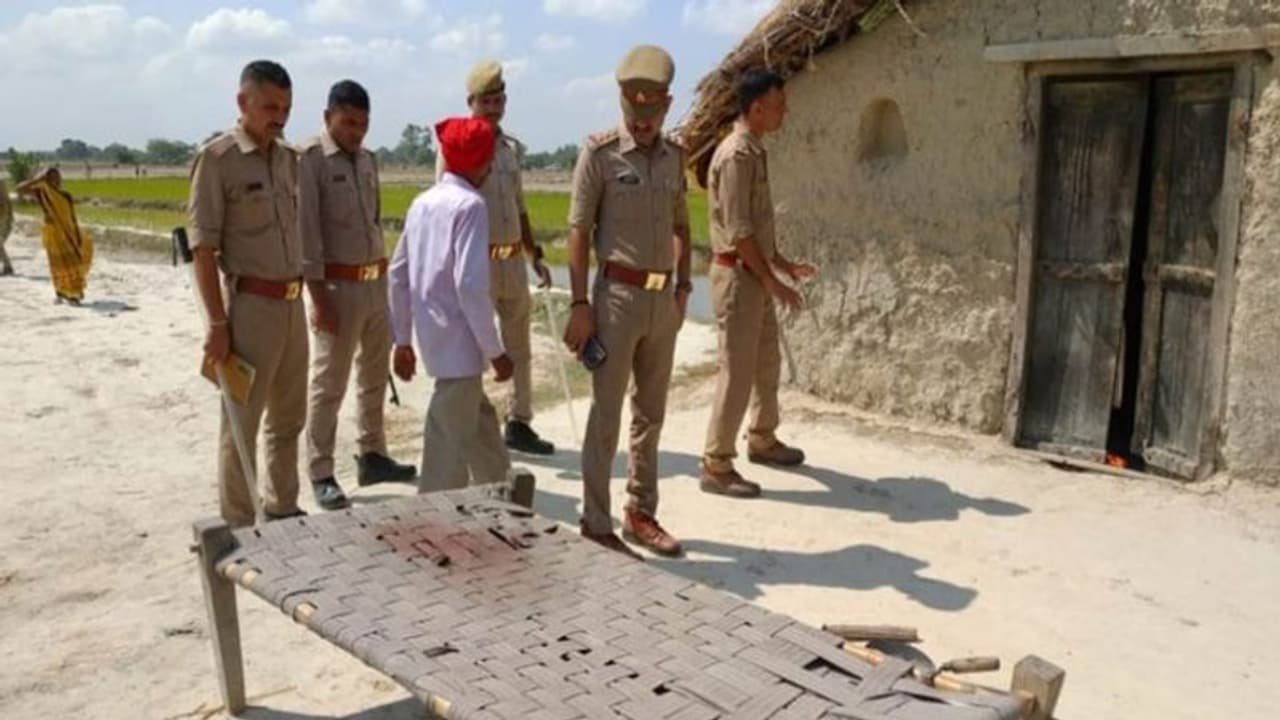 मंदिर के त्रिशूल से पुजारी की हई दर्दनाक हत्या, पुलिस भी कहानी में उलझी मंदिर के त्रिशूल से पुजारी की हई दर्दनाक हत्या, पुलिस भी कहानी में उलझी