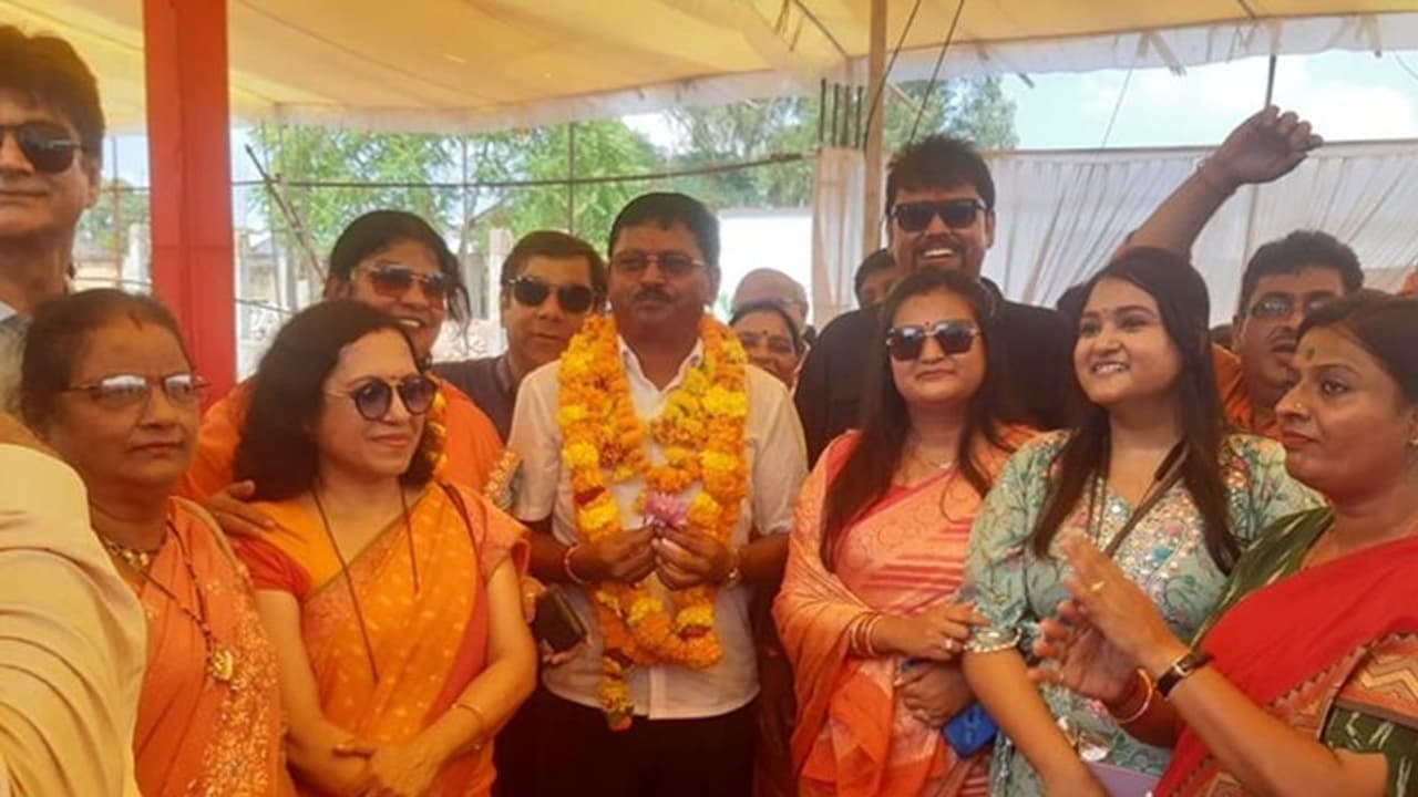 BJP के करोड़पति कैंडिडेट की जीत: संघ की पसंद पर मिला था टिकट, कांग्रेस विधायक को दी मात BJP के करोड़पति कैंडिडेट की जीत: संघ की पसंद पर मिला था टिकट, कांग्रेस विधायक को दी मात