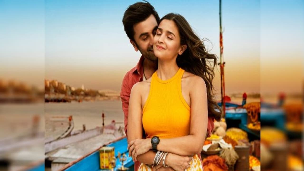 রিলিজ করলো ব্রহ্মাস্ত্রের বহু প্রতীক্ষিত গান 'কেশরিয়া' রিলিজ করলো ব্রহ্মাস্ত্রের বহু প্রতীক্ষিত গান 'কেশরিয়া'