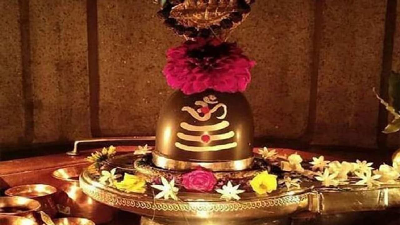 Sawan First Somwar 18 July: आज इस विधि से करें शिवजी की पूजा, ये हैं शुभ योग, मुहूर्त, पूजन सामग्री और उपाय 