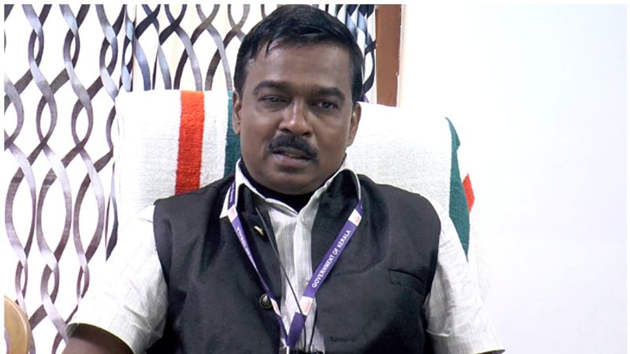 നികുതിപ്പണം അടച്ചില്ല, മൂന്നാറിൽ 'ആംബുലന്സ് പ്രതിസന്ധി'; വിമർശനം ശക്തം, വിശദീകരണവുമായി പഞ്ചായത്ത് സെക്രട്ടറി നികുതിപ്പണം അടച്ചില്ല, മൂന്നാറിൽ 'ആംബുലന്സ് പ്രതിസന്ധി'; വിമർശനം ശക്തം, വിശദീകരണവുമായി പഞ്ചായത്ത് സെക്രട്ടറി