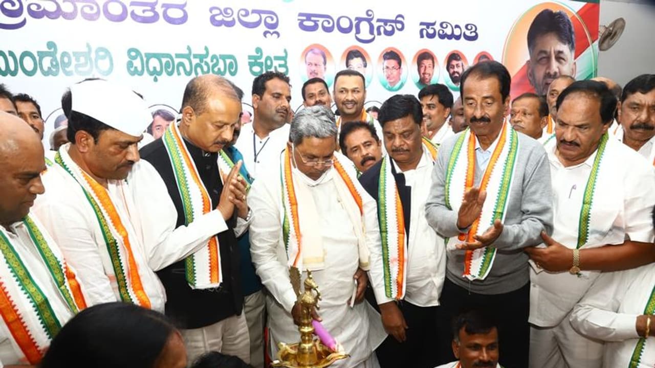 ಚಾಮುಂಡೇಶ್ವರಿಯಲ್ಲಿ ಸೋಲು ಗೆಲುವಿನ ಆಳ ಅಗಲ ಬಿಚ್ಚಿಟ್ಟ ಸಿದ್ದರಾಮಯ್ಯ ಚಾಮುಂಡೇಶ್ವರಿಯಲ್ಲಿ ಸೋಲು ಗೆಲುವಿನ ಆಳ ಅಗಲ ಬಿಚ್ಚಿಟ್ಟ ಸಿದ್ದರಾಮಯ್ಯ