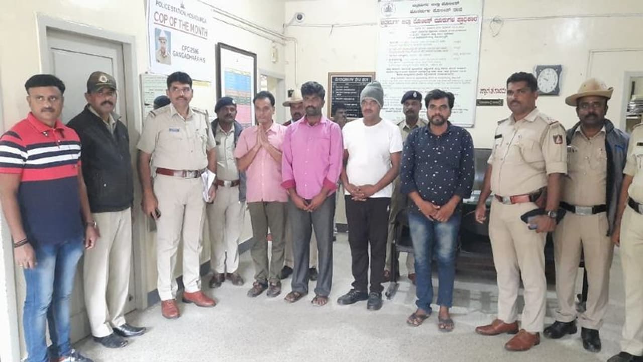 Chitradurga News: ಮನಿ ಡಬ್ಲಿಂಗ್ ನೆಪದಲ್ಲಿ ಕೊಲೆ: ಆರೋಪಿಗಳು ಅಂದರ್ Chitradurga News: ಮನಿ ಡಬ್ಲಿಂಗ್ ನೆಪದಲ್ಲಿ ಕೊಲೆ: ಆರೋಪಿಗಳು ಅಂದರ್