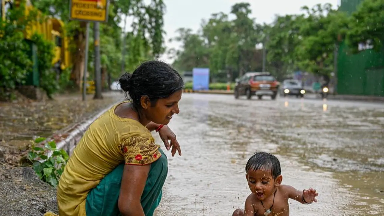 Monsoon Update: जिन राज्यों में अभी बाढ़ का पानी पूरी तरह उतरा भी नहीं है, वहां फिर भारी बारिश का अलर्ट Monsoon Update: जिन राज्यों में अभी बाढ़ का पानी पूरी तरह उतरा भी नहीं है, वहां फिर भारी बारिश का अलर्ट