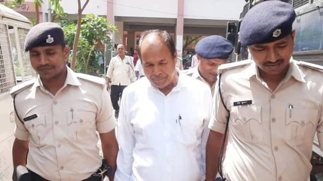 ഭൂവുടമയുടെ മകനായി ആൾമാറാട്ടം, 40 വർഷക്കാലം കുടുംബത്തെ മുഴുവൻ പറ്റിച്ച് ആ വീട്ടിൽ താമസം, സിനിമയെ വെല്ലുന്ന കഥ!