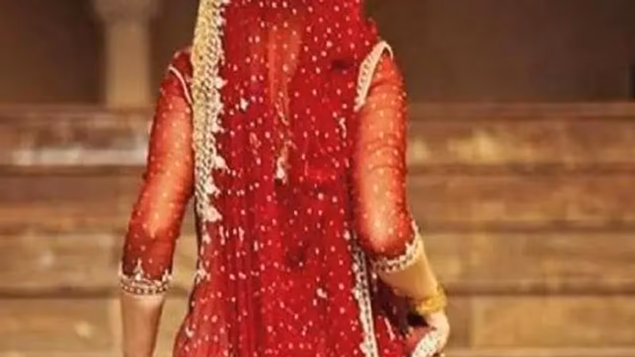 शादी के 4 महीने बाद ही एक जींस के लिए दुल्हन बन गई खूंखार, वो किया जिसका अंदाजा ना था... शादी के 4 महीने बाद ही एक जींस के लिए दुल्हन बन गई खूंखार, वो किया जिसका अंदाजा ना था...