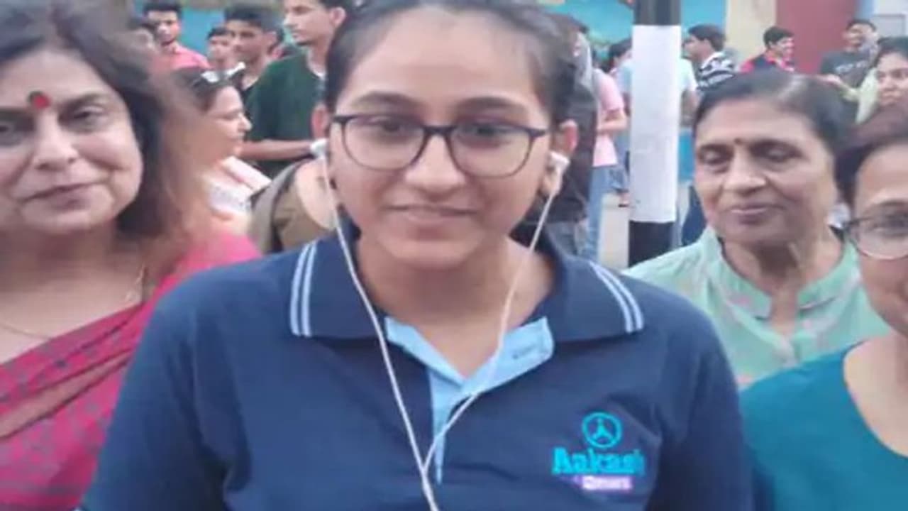 आईसीएससी बोर्ड 10वीं की टॉपर अनिका ने बताया सफलता का राज, कहा इन बातों का जरूर करें पालन आईसीएससी बोर्ड 10वीं की टॉपर अनिका ने बताया सफलता का राज, कहा इन बातों का जरूर करें पालन