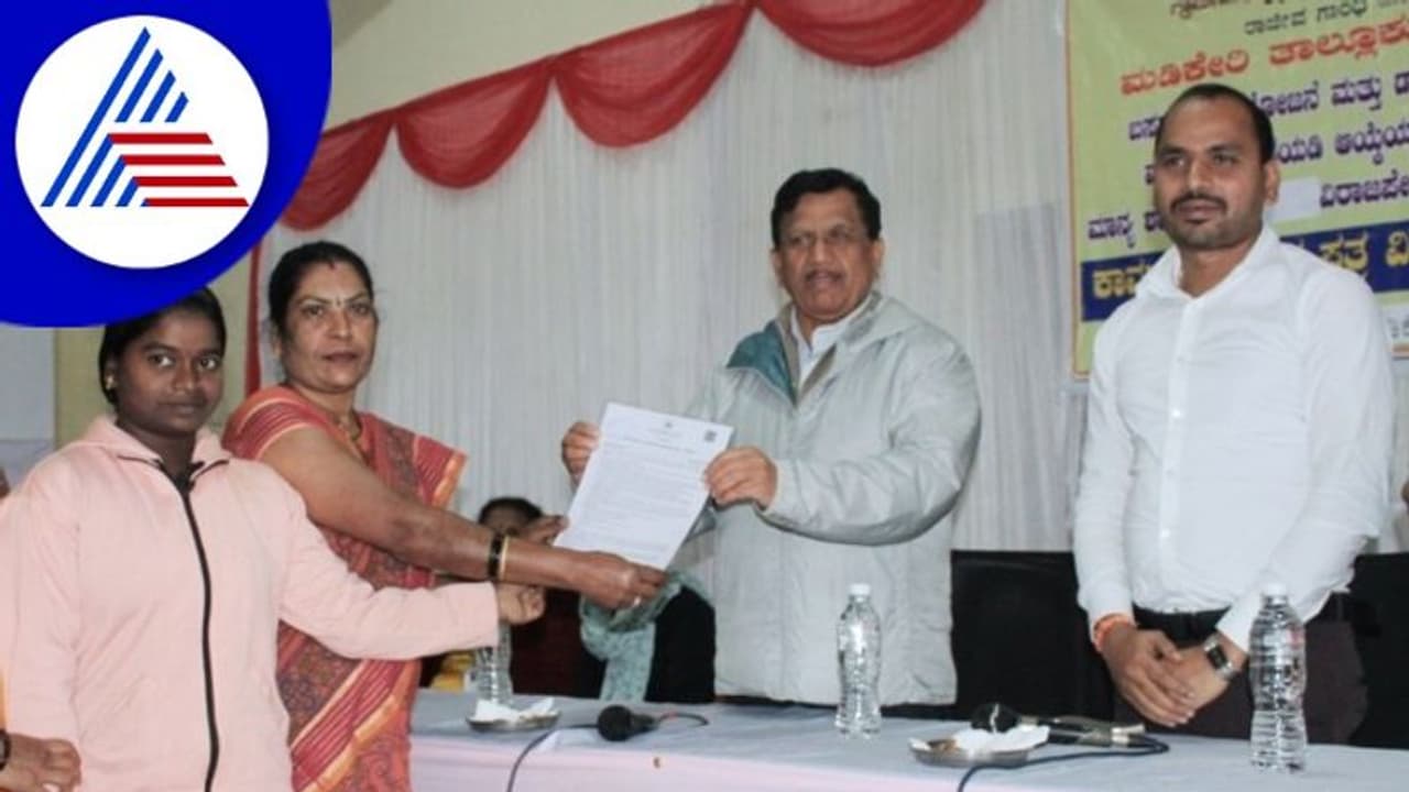 373 ಮಂದಿ ಫಲಾನುಭವಿಗಳಿಗೆ ಕಾರ್ಯಾದೇಶ ಪತ್ರ ವಿತರಣೆ 373 ಮಂದಿ ಫಲಾನುಭವಿಗಳಿಗೆ ಕಾರ್ಯಾದೇಶ ಪತ್ರ ವಿತರಣೆ