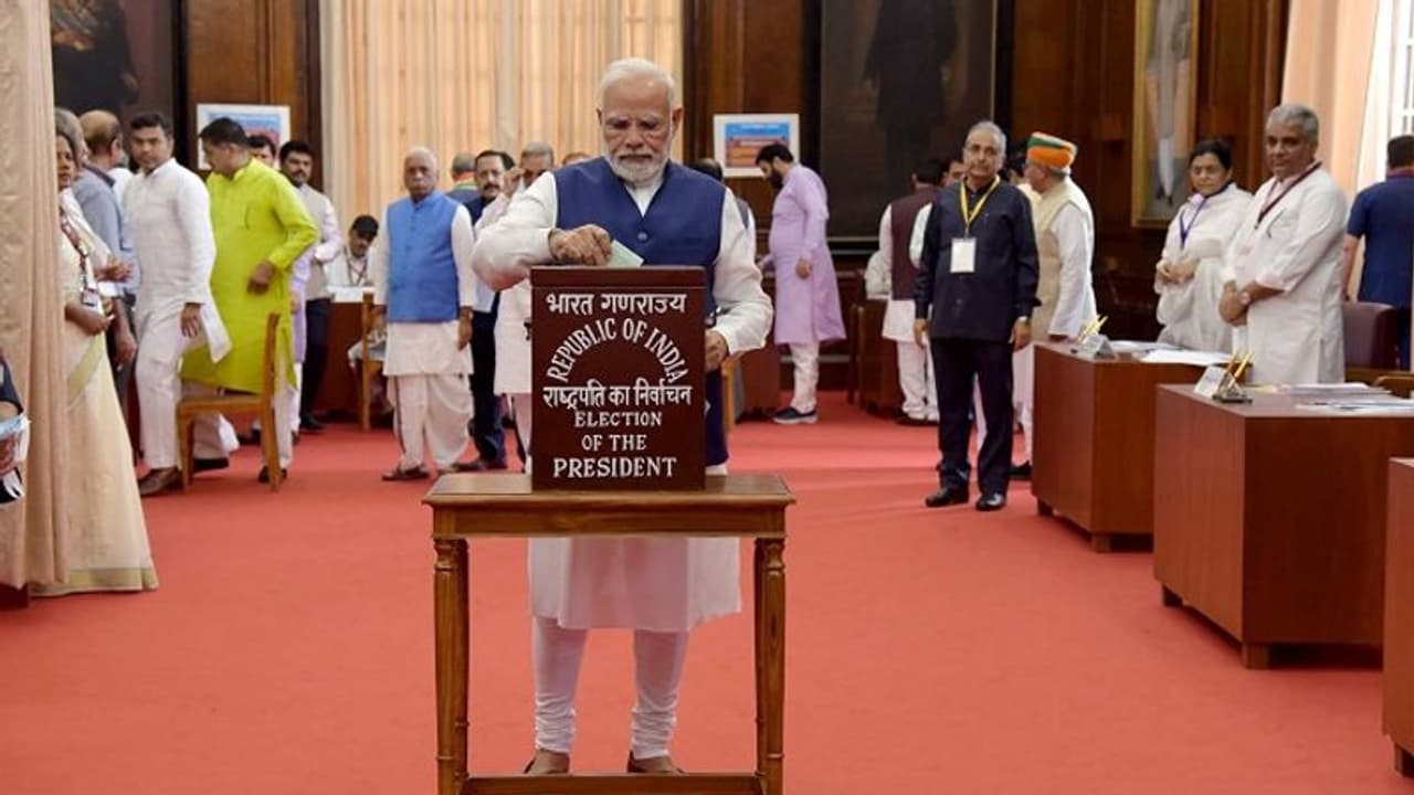 President Election ಪ್ರಧಾನಿ ಮೋದಿ, ಮನ್‌ಮೋಹನ್ ಸಿಂಗ್, ಬೊಮ್ಮಾಯಿ ಸೇರಿ ಗಣ್ಯರಿಂದ ಮತಚಲಾವಣೆ!