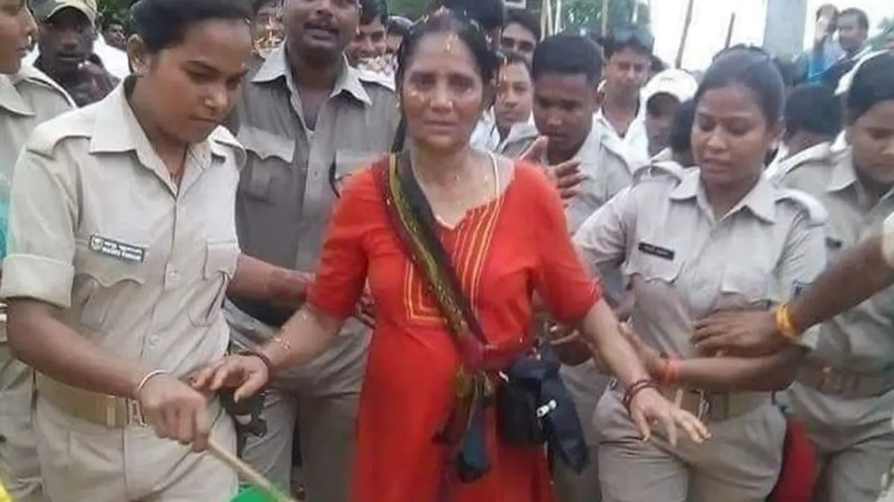 कौन है ये महिला जिसकी कावंड यात्रा के दौरान आगे पीछे चलते हैं जवान, सड़कों पर आशीर्वाद के लिए उमड़ती है भीड़