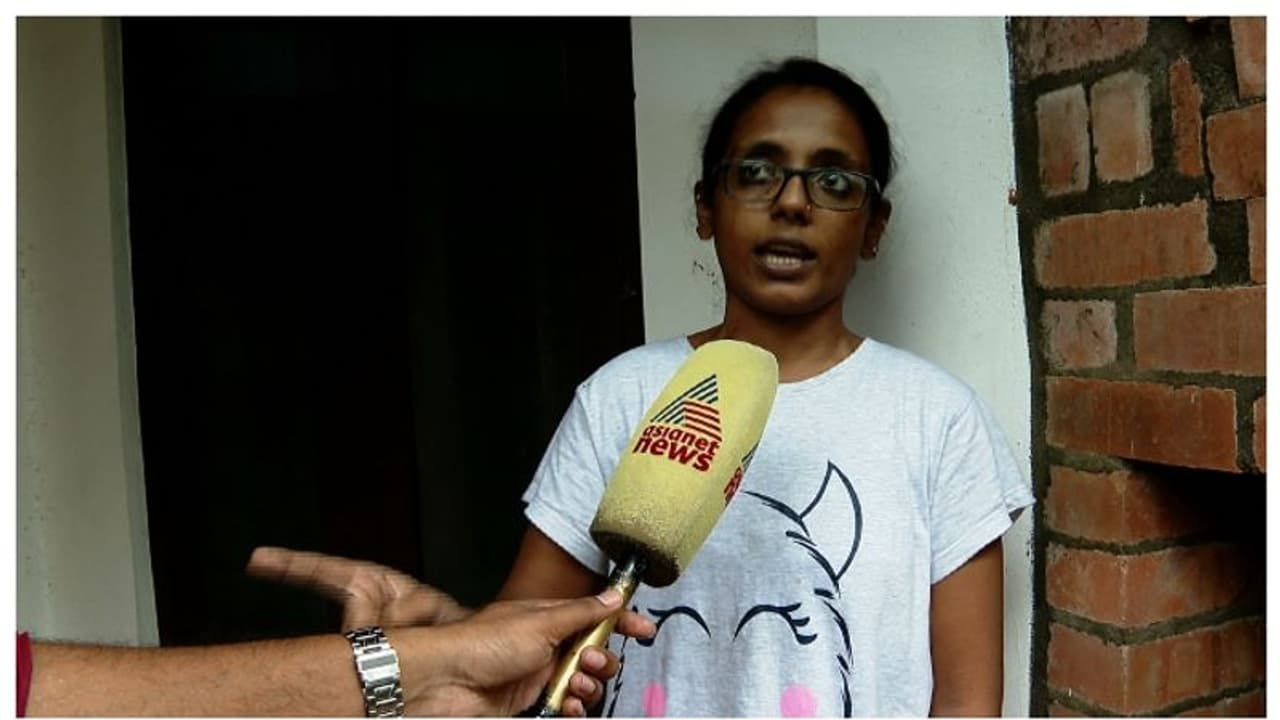 ഹിന്ദു ദൈവങ്ങളെ അപമാനിച്ച് ഫേസ്ബുക്കില്‍ പോസ്റ്റിട്ടെന്ന് പരാതി: കുഞ്ഞില മാസിലമണിക്കെതിരെ കേസെടുത്തു