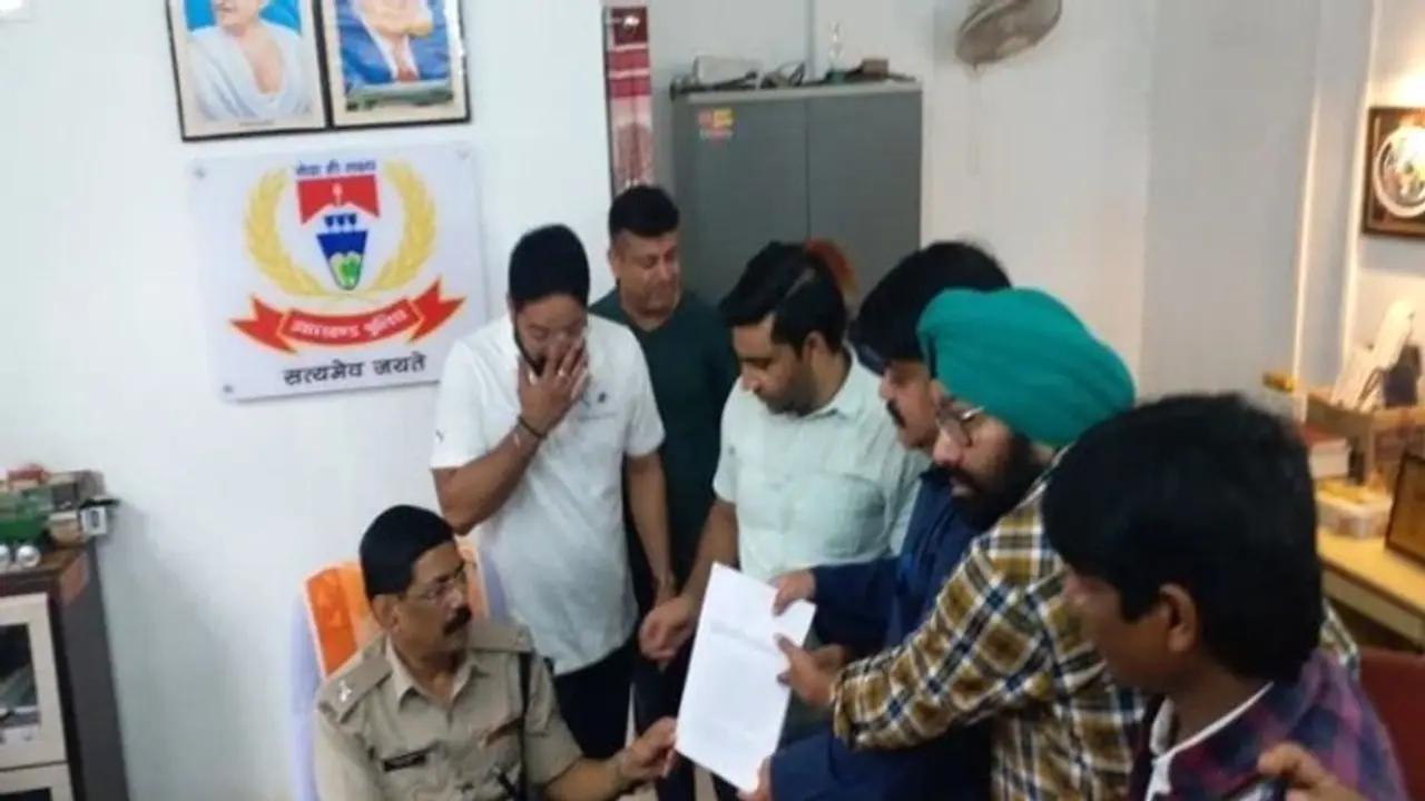 कांग्रेस के प्रतिनिधि राजीव रंजन ने क्यो कि सेंट्रल मिनिस्टर स्मृति ईरानी और ITसेल के हेड के खिलाफ शिकायत कांग्रेस के प्रतिनिधि राजीव रंजन ने क्यो कि सेंट्रल मिनिस्टर स्मृति ईरानी और ITसेल के हेड के खिलाफ शिकायत