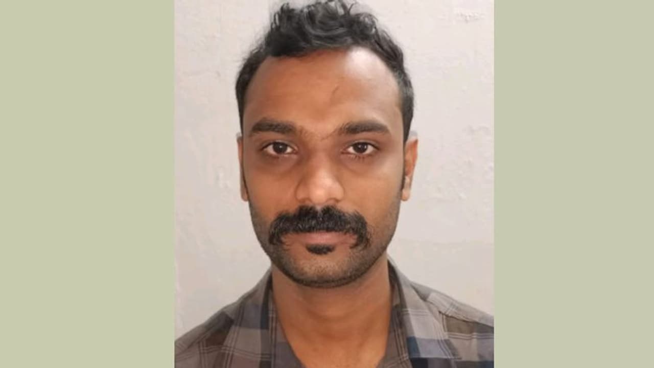 50 ലക്ഷം കുഴല്പ്പണം കവർന്നു; രണ്ട് മാസത്തിനു ശേഷം പ്രതി കീഴടങ്ങി 50 ലക്ഷം കുഴല്പ്പണം കവർന്നു; രണ്ട് മാസത്തിനു ശേഷം പ്രതി കീഴടങ്ങി