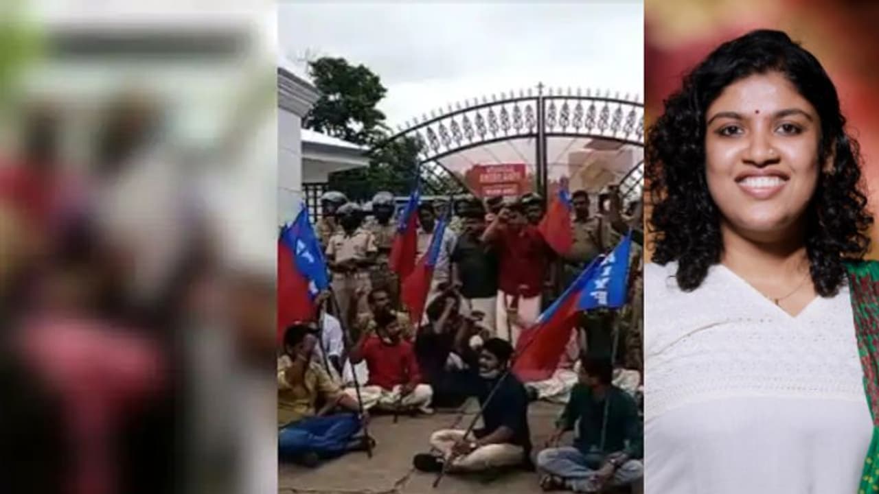 NEET EXAM : വിദ്യാര്ത്ഥിനികളെ അടിവസ്ത്രം അഴിച്ചു പരിശോധിച്ച സംഭവം; യുവജന കമ്മീഷൻ സ്വമേധയാ കേസെടുത്തു NEET EXAM : വിദ്യാര്ത്ഥിനികളെ അടിവസ്ത്രം അഴിച്ചു പരിശോധിച്ച സംഭവം; യുവജന കമ്മീഷൻ സ്വമേധയാ കേസെടുത്തു